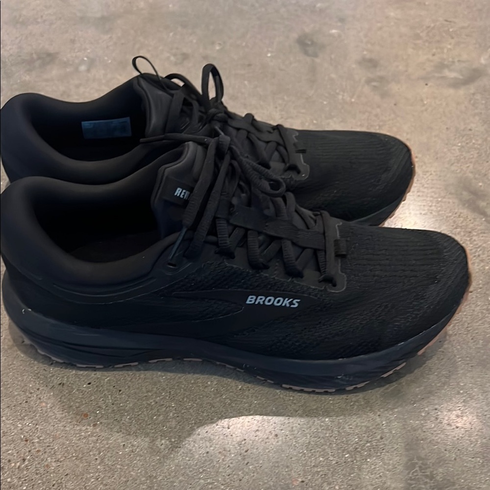 Brooks Men's Black Running Shoes sz 11